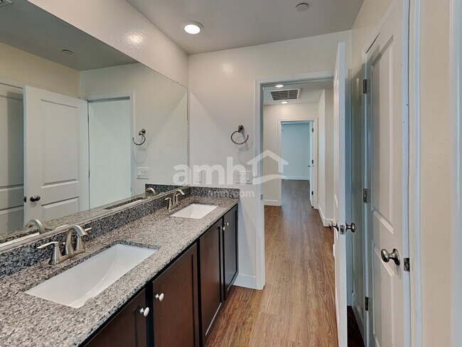 Building Photo - 5957 W Larkspur Dr