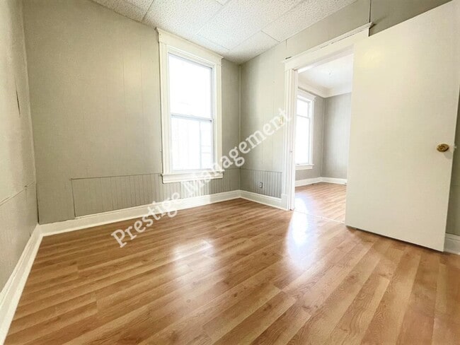 Building Photo - Large Renovated 3 bed 2 bath Home