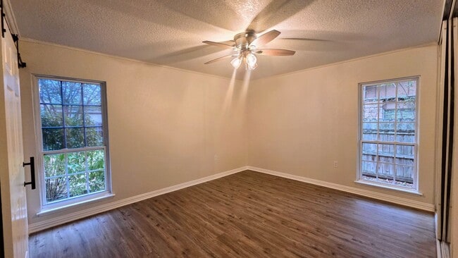Building Photo - 12426 Magnifico St