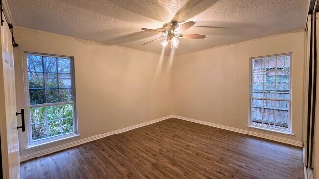 Building Photo - Newly Renovated NE San Antonio 3 bedroom home in established neighborhood-You do not want to miss...