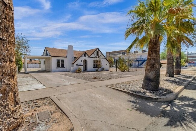 Building Photo - 1/2 MONTH FREE RENT MOVE IN SPECIAL!!! Brand new remodeled in the heart of downtown PHX