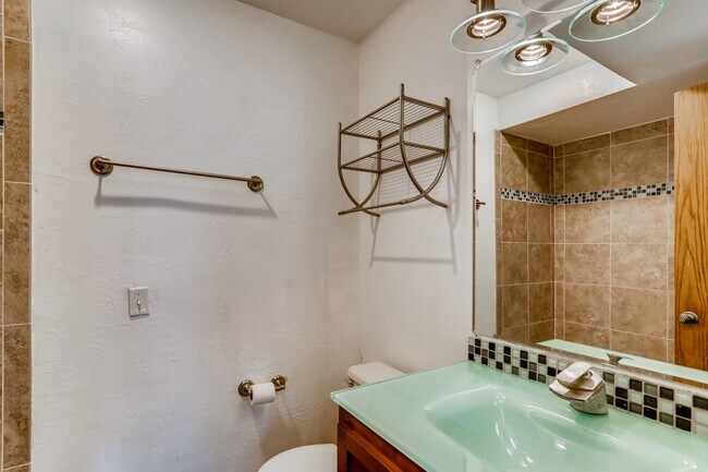 Main floor Master bath - 11610 E Cornell Cir