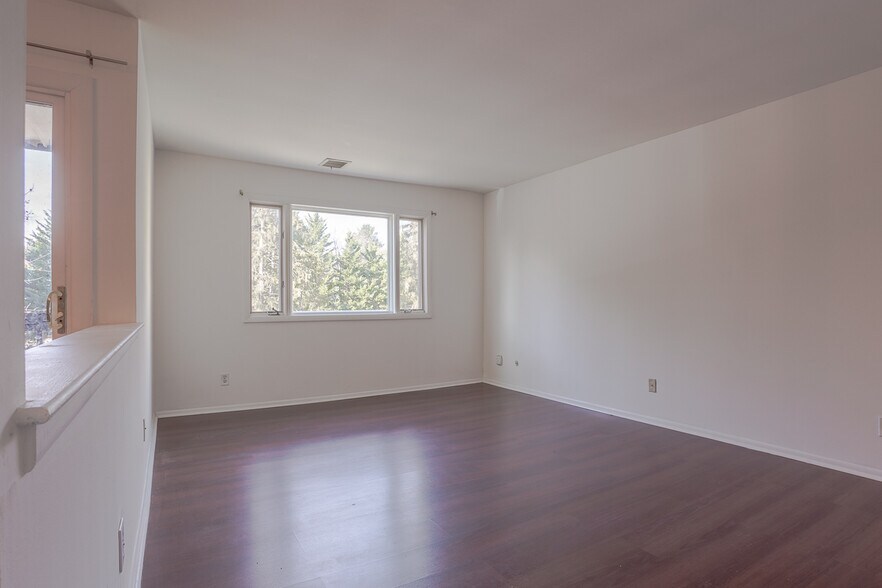 Building Photo - 1203 Sayre Dr