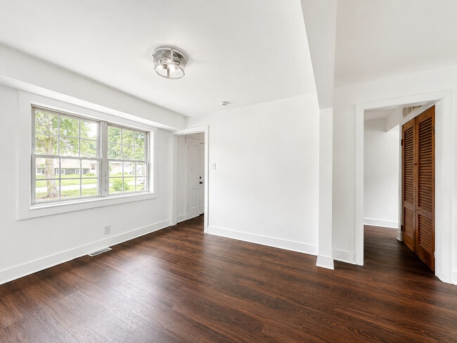 Building Photo - 254 Thornhurst Rd