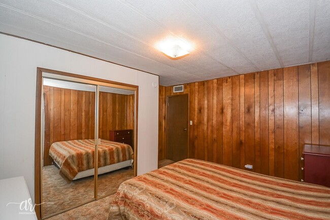 Building Photo - 302 Western Hills Dr