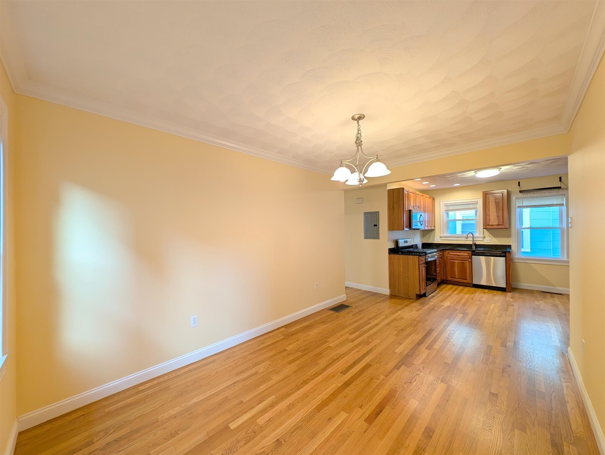 Building Photo - 51 Beacon St