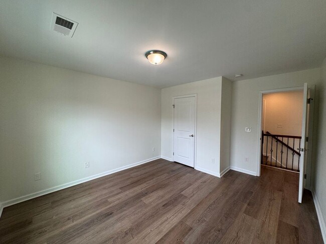 Building Photo - 219 Luna Trail