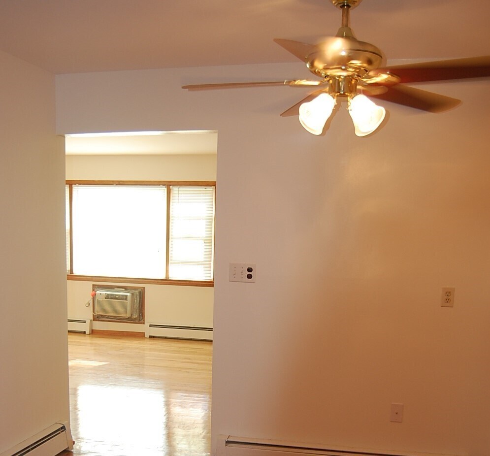 Building Photo - 139 Grove St
