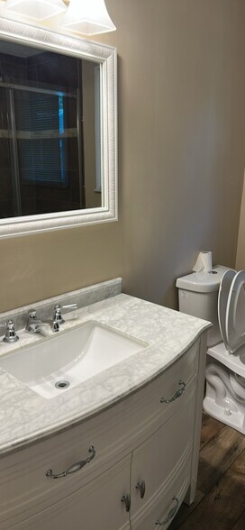 Building Photo - 5105 Roberts Ct