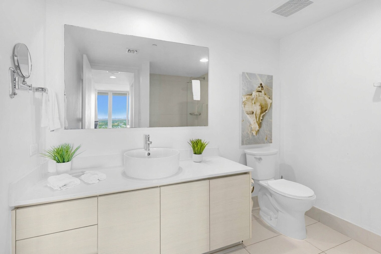 Building Photo - 1180 E Hallandale Beach Blvd