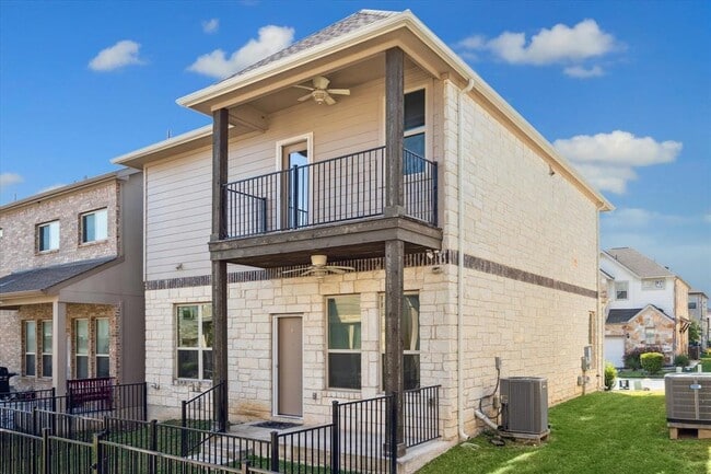 Building Photo - 2105 Town Centre Dr