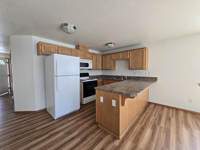 Building Photo - 390 Maylea Pl