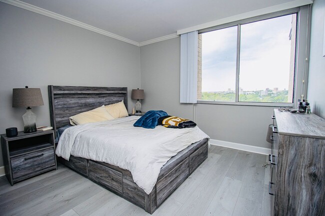 Building Photo - Upscale 1BR/1BA Condo with Balcony & City ...