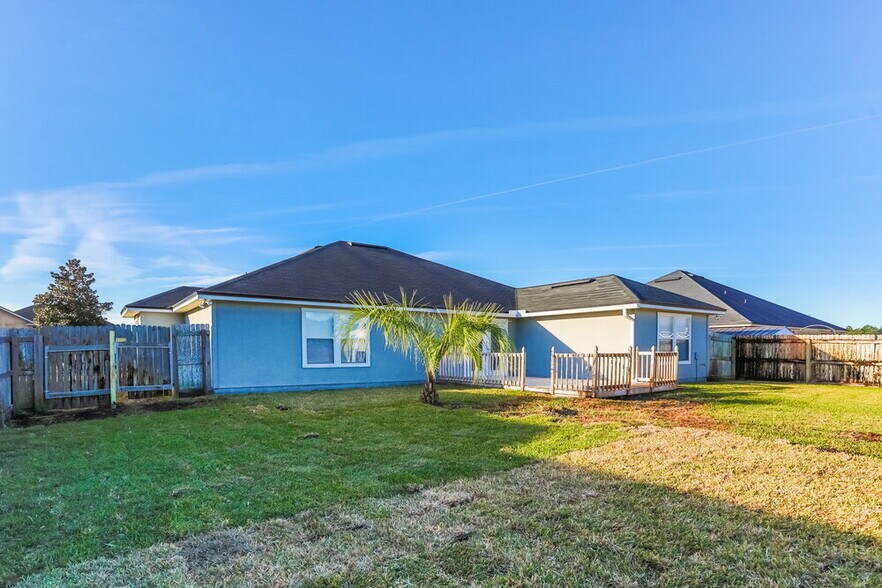 Building Photo - 2608 Royal Pointe Dr