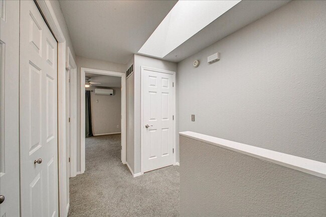 Building Photo - Bright & Stylish Townhome in the Heart of ...