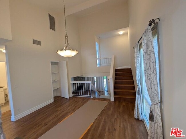 Building Photo - 10051 Topanga Canyon Blvd