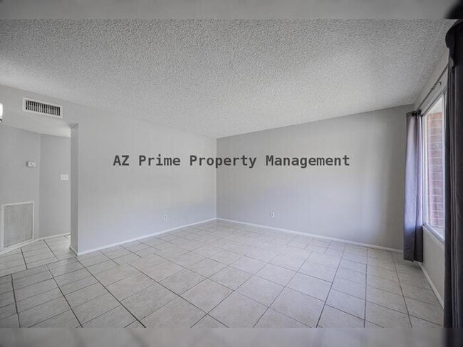 Building Photo - 15 E Carter Dr