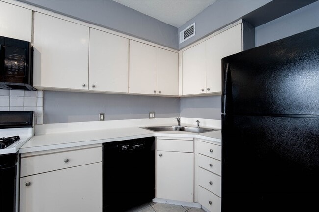 Building Photo - 6311 Riverview Way