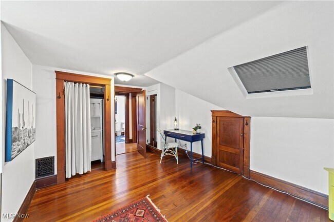 Building Photo - 19 4th