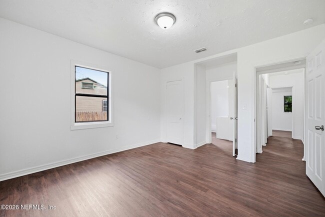 Building Photo - 920 George Cir