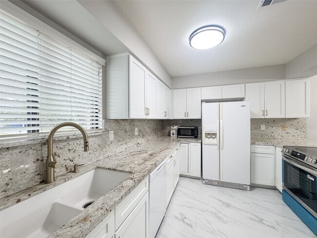 Building Photo - 112 Cove Point