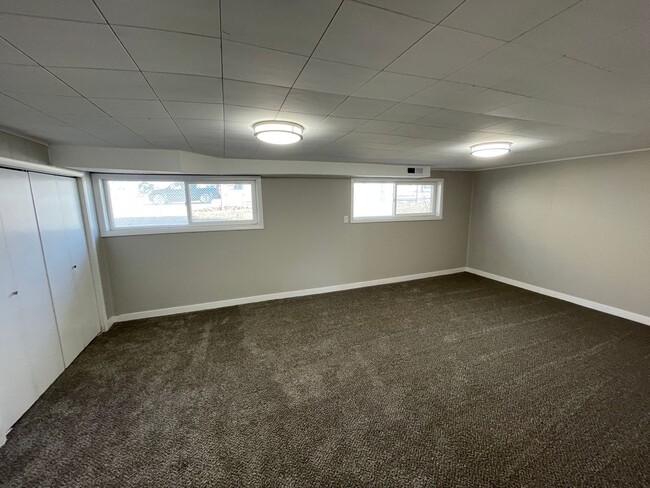 Building Photo - 4 Bed/1.5 Home Bath in Ogden
