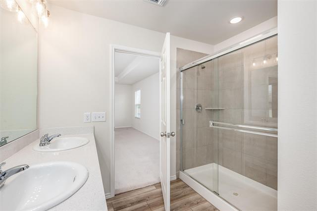 Building Photo - 321 Glenwick Ln