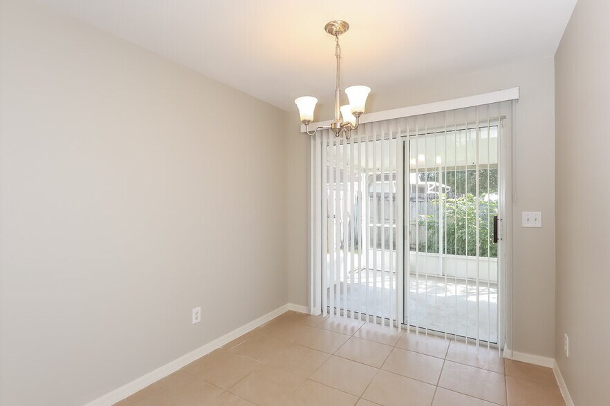 Building Photo - 3413 Palm Beach Dr