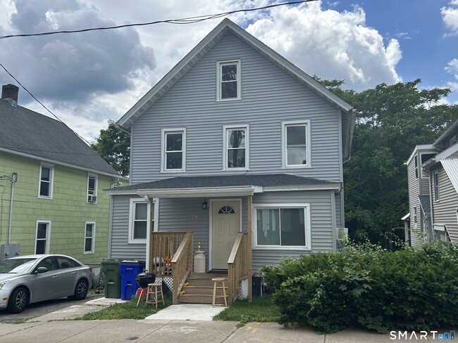 Building Photo - 207 E Main St