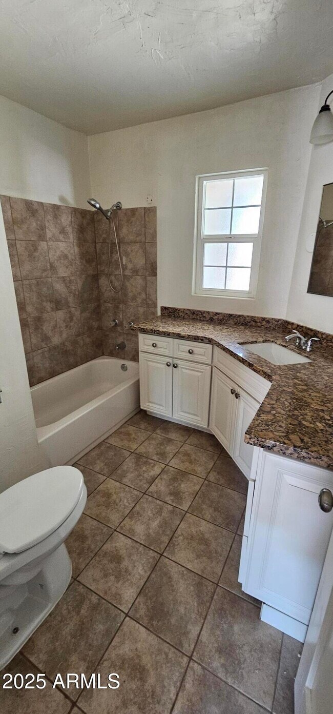Building Photo - 340 E Virginia Cir