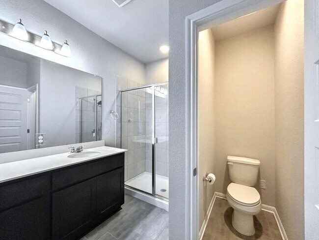 Building Photo - 3-Bedroom Home in a Quiet Neighborhood wit...
