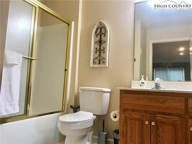 Building Photo - 155 Birkdale Ct