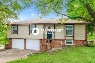 Building Photo - 3 Bedroom Pet-Friendly Home in Parkville, MO with Main Street Renewal