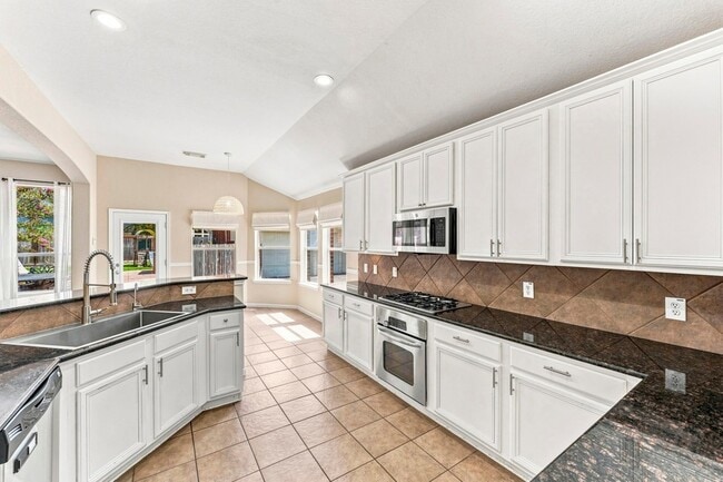 Building Photo - 27730 Geneva Hills Ln