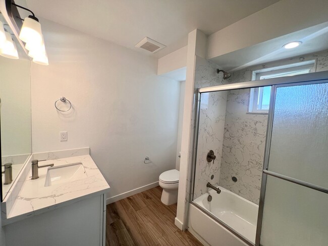 Building Photo - NEW PRICE! Beautiful 3 bedroom 2.5 home in...