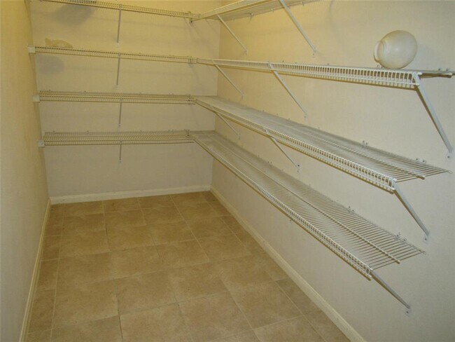 Building Photo - 6338 Applewood Forest Dr