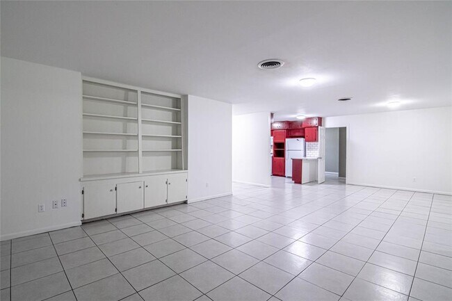 Building Photo - 604 Hayman St
