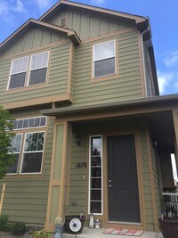 Building Photo - Start Your Summer off Right with Space in ...