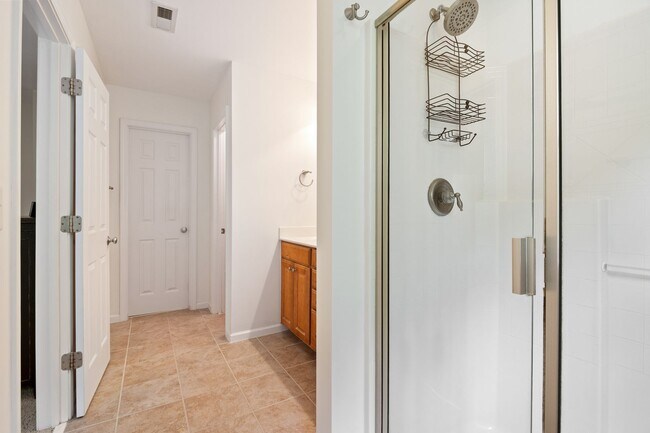 Building Photo - Beautiful 3-Bedroom Townhome in North Raleigh