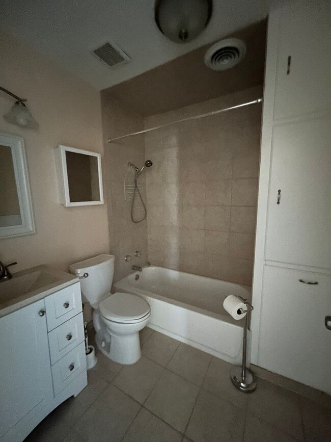 Building Photo - Recently reduced!!!  Beautiful home in a g...