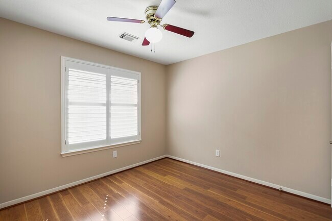 Building Photo - 9631 Bavaria Dr