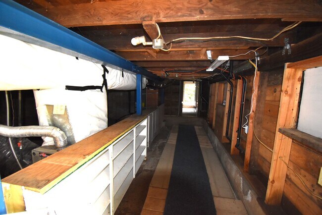 Building Photo - 157 Holloway Heights