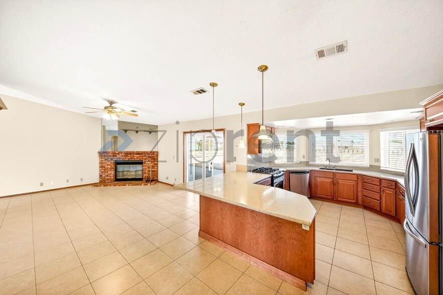 Building Photo - 15380 Mission St