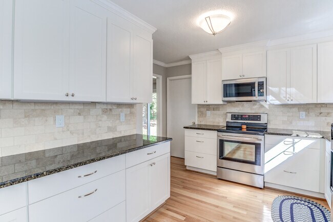 Building Photo - 1023 Pamlico Dr