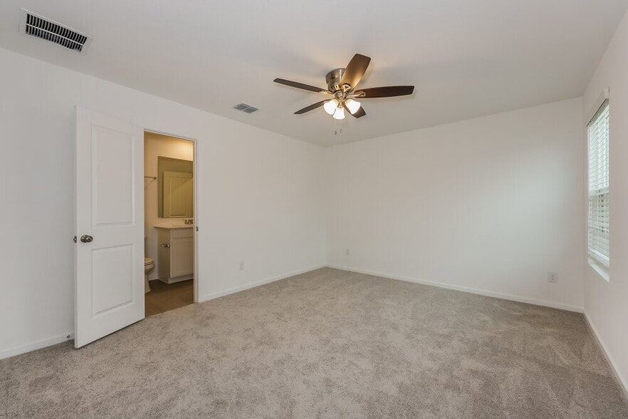 Building Photo - 1219 Maple St