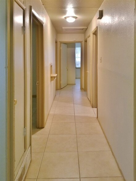 Building Photo - 8224 Campanella Dr