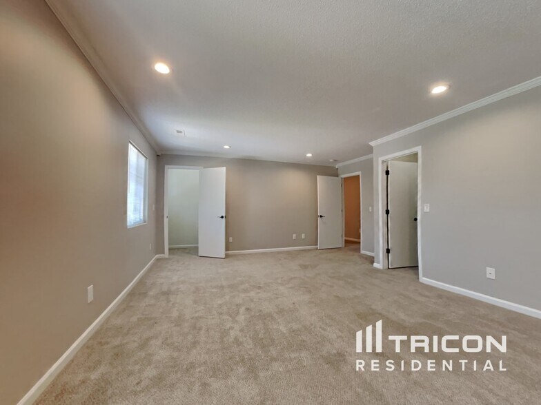 Building Photo - 5705 Waterpoint Dr