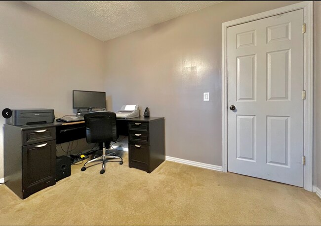 Building Photo - 308 Holly Cove