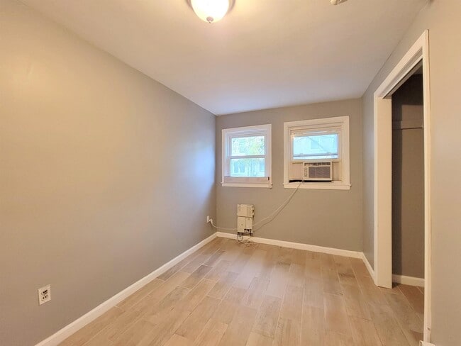 Building Photo - 423 2nd St