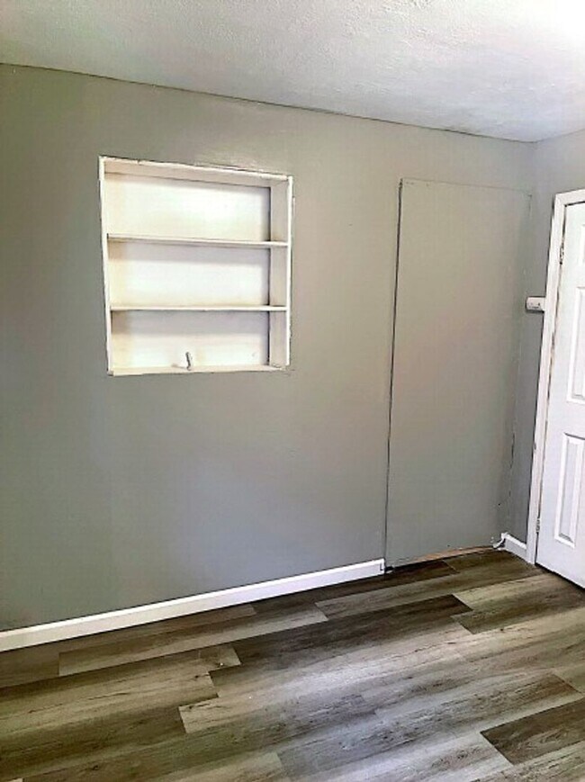 Building Photo - Available now! Great 2 bedroom with AC and detached garage!